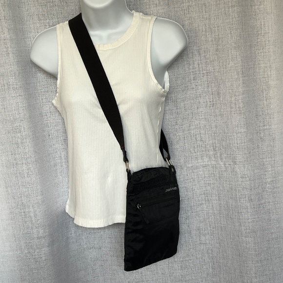 Dakine Crossbody Flat Bag Polyester Slim Small Black & Red Travel / School - Picture 2 of 8